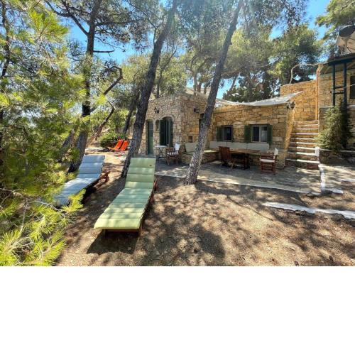 Petrino 2 - Traditional Lerian House