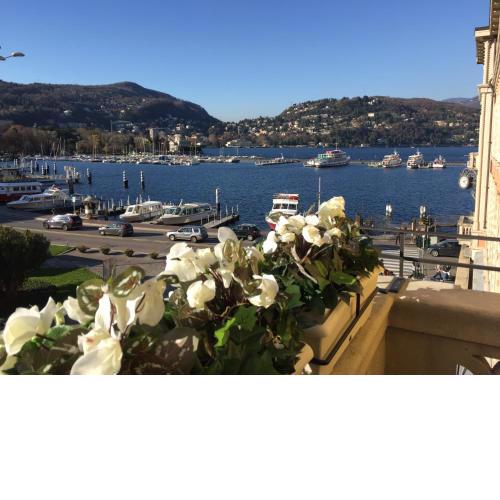 Piazza Cavour - Lake view Apartment