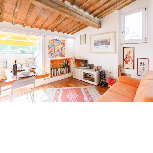 Piazza dei Cavalieri Orange Attic Apartment
