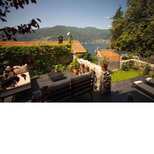 Pietralago, Casa con vista sul Lago