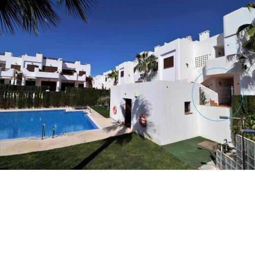 Pino apartamento de lujo frente al mar con piscina compartida