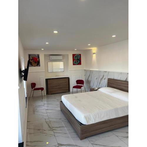 PIPPO'S SUITE