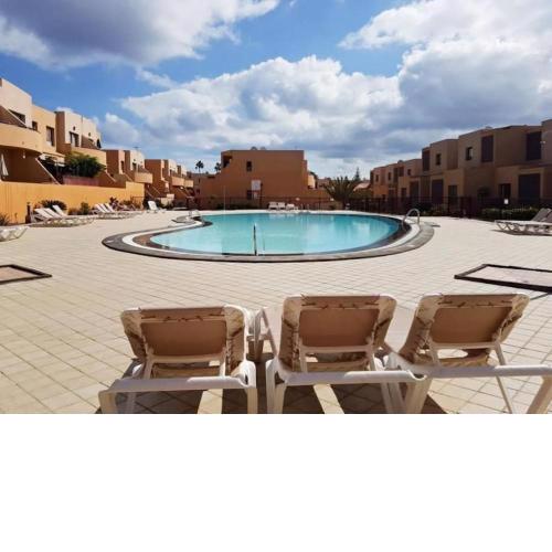 Piscina & Wifi. SUNNY apartement, swimming pool.