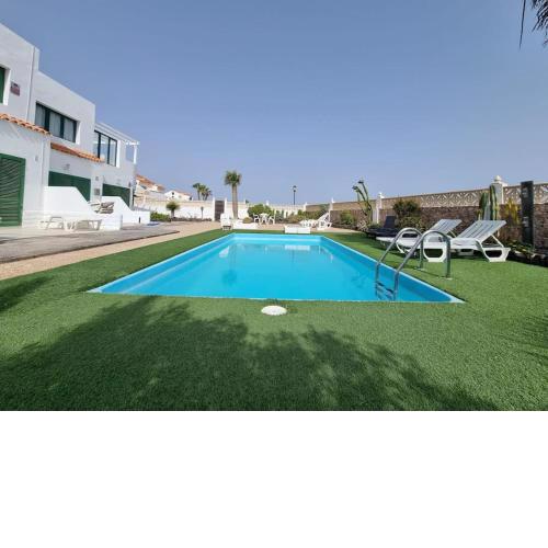 Piscina y Relax junto al Mar!