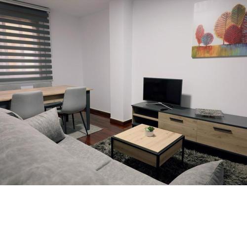 Piso 2 habitaciones Cangas a 7 min Praia de Rodeira