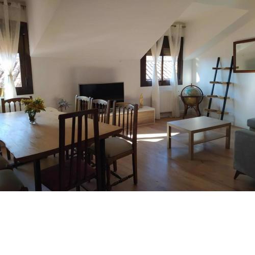 Piso amplio de 4 habitaciones en el centro de Toledo