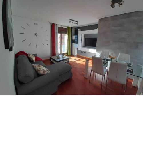 Piso céntrico con piscina,parking y jacuzzi