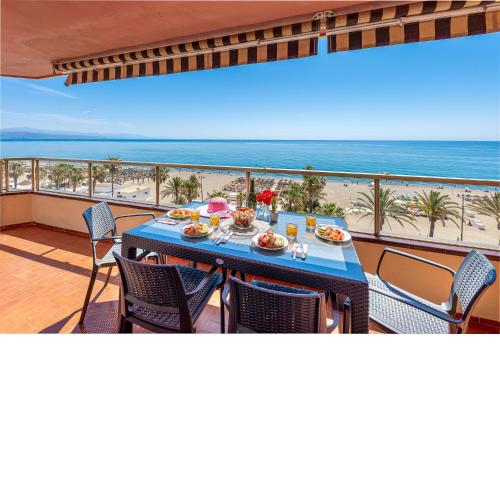 Piso con espectaculares vistas en primera linea de playa