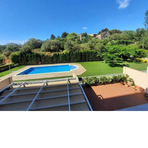 Piso con piscina y playa a 300m