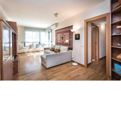 Piso en Barcelona cerca de la playa con terraza.