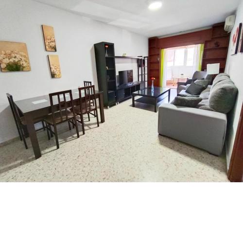 Piso entre la playa y el centro, con aparcamiento