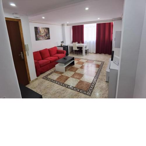 Piso grande en centro con dos baños completos.