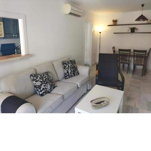 PISO TRES DORMITORIOS, DOS BAÑOS, GARAJE, CASCO URBANO MARBELLA