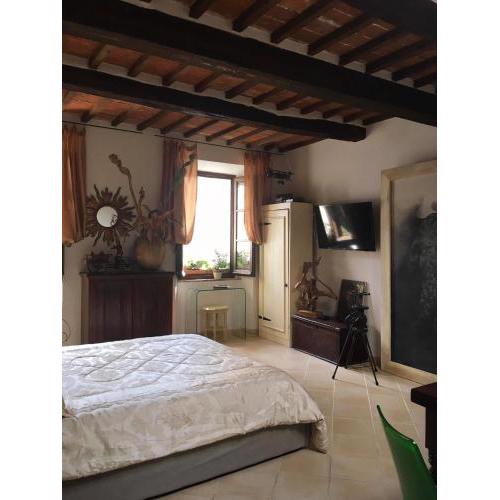 Pitigliano Old Town Kick BESTLOCATED