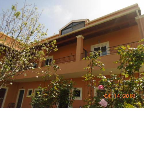 Pitsinis Studios & Apartments