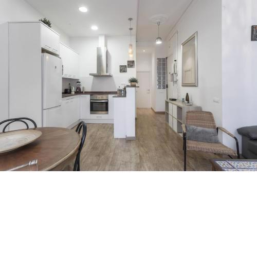 Pl Universitat Bright and cozy 2BD - 2BTH