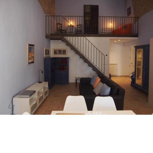 Plaça Major 17 2n 2a Apartament al centre de Banyoles
