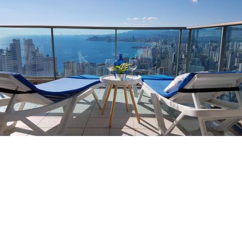 Planta 37: Terraza privada con vistas al mar