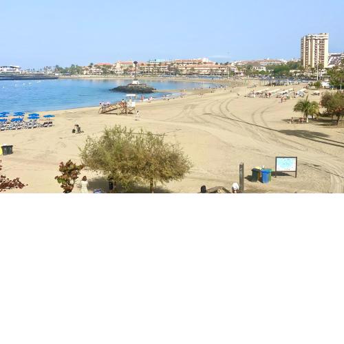 Playa de los cristianos con piscina