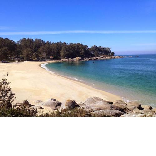 Playa, Jardín y piscina en Cabo Udra