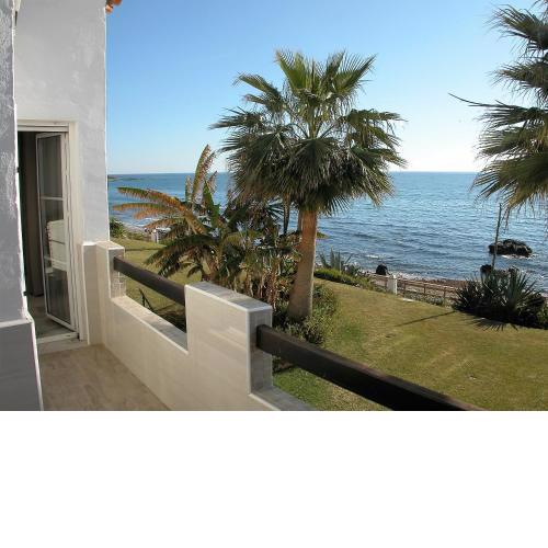 Playa Lucera - Fantastic 3 bedroom front line beach duplex apartment with open sea views from its 2 terraces between Fuengirola and Marbella - Costa del Sol - CS160