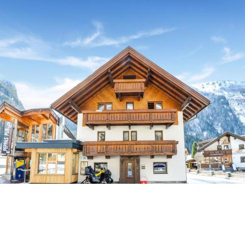Pleasant apartment in Längenfeld with ski storage