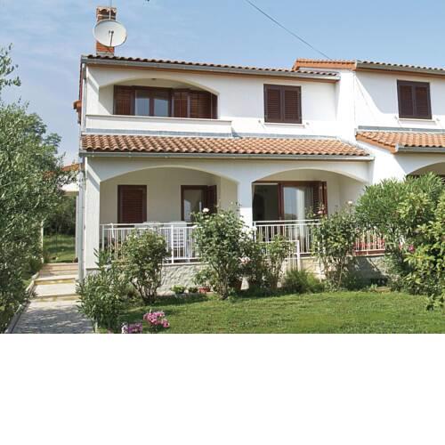 Pleasant Holiday Home in Porec with Balcony