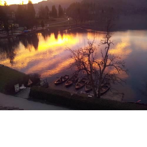 Pletna Lake View Apartment (Ground Floor)