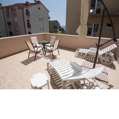 Plush Apartment in Podstrana near Golf Course