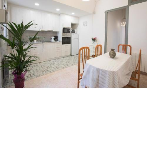 Poble Sec Charming Apartment