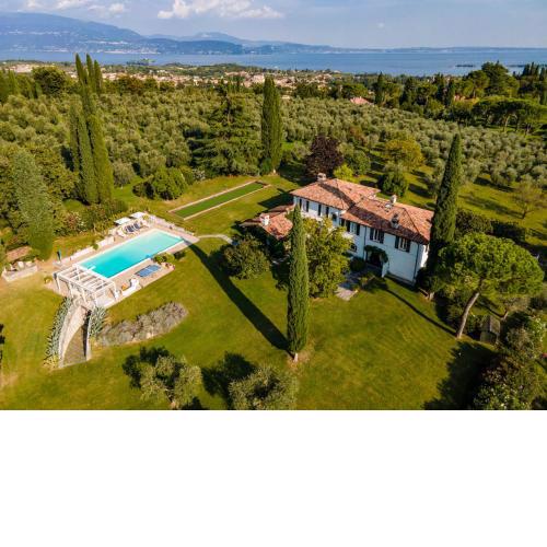 PODERI LA ROCCHETTA Luxury Villa on the Hills of Lake Garda