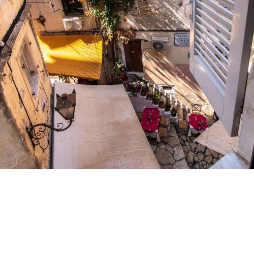 Polixenis house