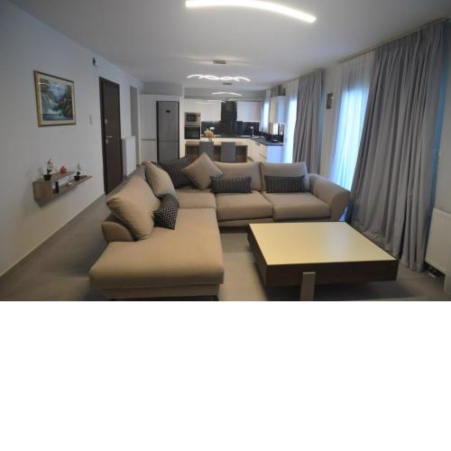 Poly's Home 2