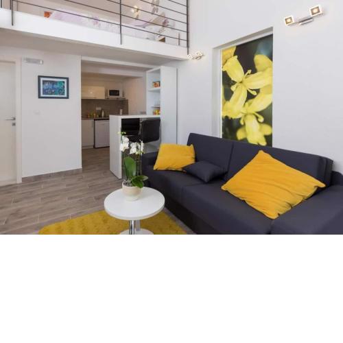 Pomet Apartments