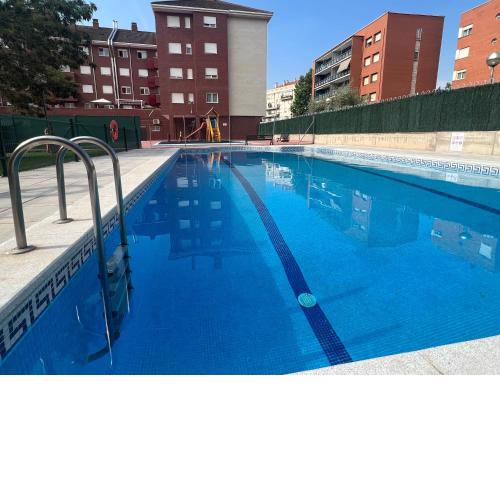 POOL AND CONFORT. Apartamento de 3 habitaciones .