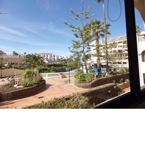 Pool And Garden View Studio In Castle Harbour