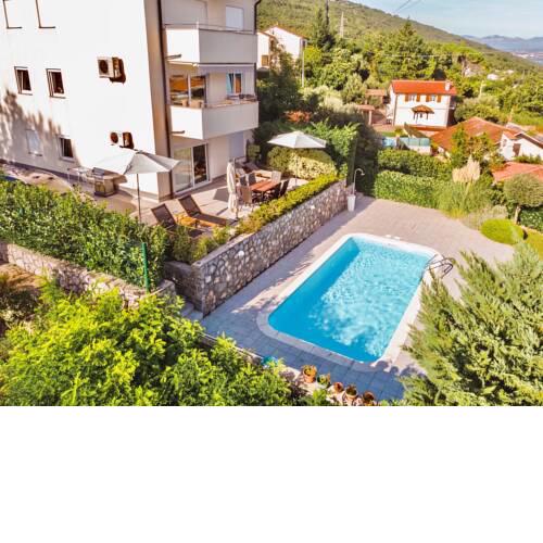 Pool Apartment Maurina