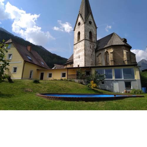 Pool, Pokale, Sauna, Billard, Kirche u. viel Natur