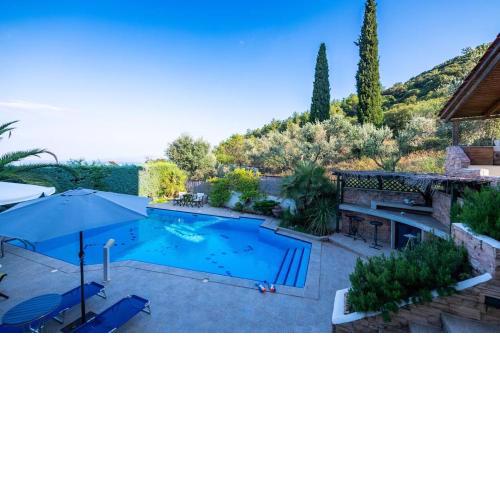 Pool sea view holiday home close to the beach