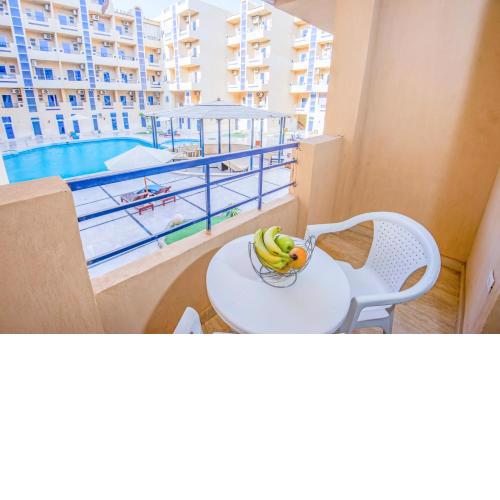 Pool View With Balcony Near El Gouna - 2x Large Pools & Kitchen - EU Standards - Tiba Resort E4