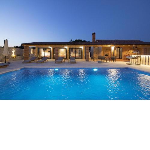 Poolincluded - Villa Hilltop Haven