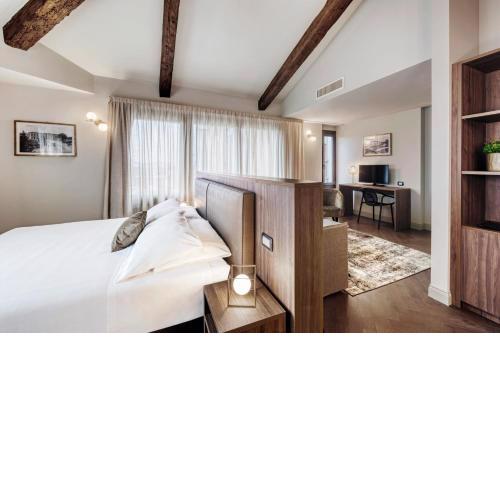 Porta Altinia Suites