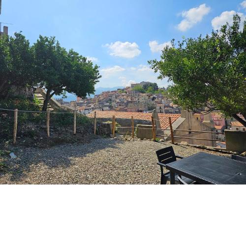 Portaterra - Spaziosa Casa con Bella Vista e Giardino