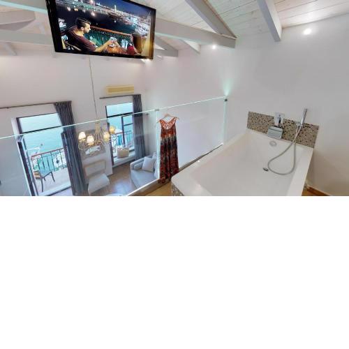 Porto Enetiko Suites