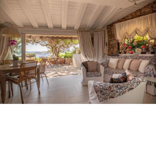 PORTO ROTONDO SPLENDIDO APPARTAMENTO CON GIARDINO VISTA MARE