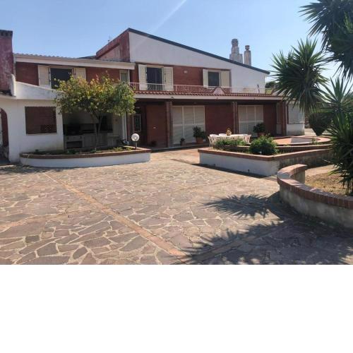 Porzione di villa immersa nel verde