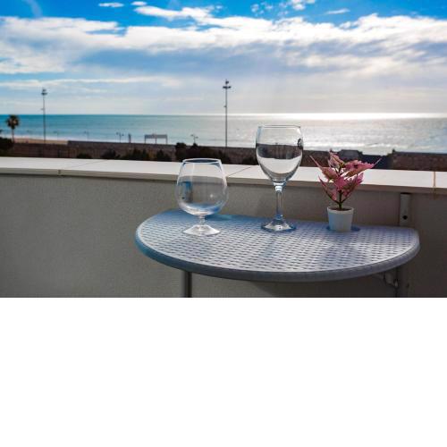 POSEIDON Beach Apartment & parking by Cadiz4Rentals