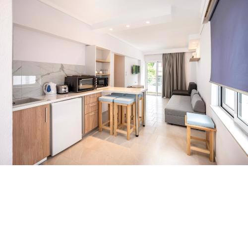 Poseidon Deluxe Apartments