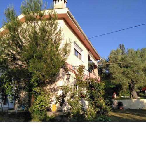 Possidi family house with parking, garden and AC