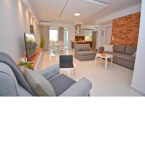 Potamos Deluxe Apartment